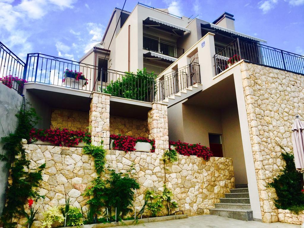 Apartments Villa Manda Novi Vinodolski Exterior photo
